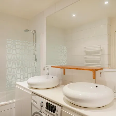 Arsonval Design Apartment
